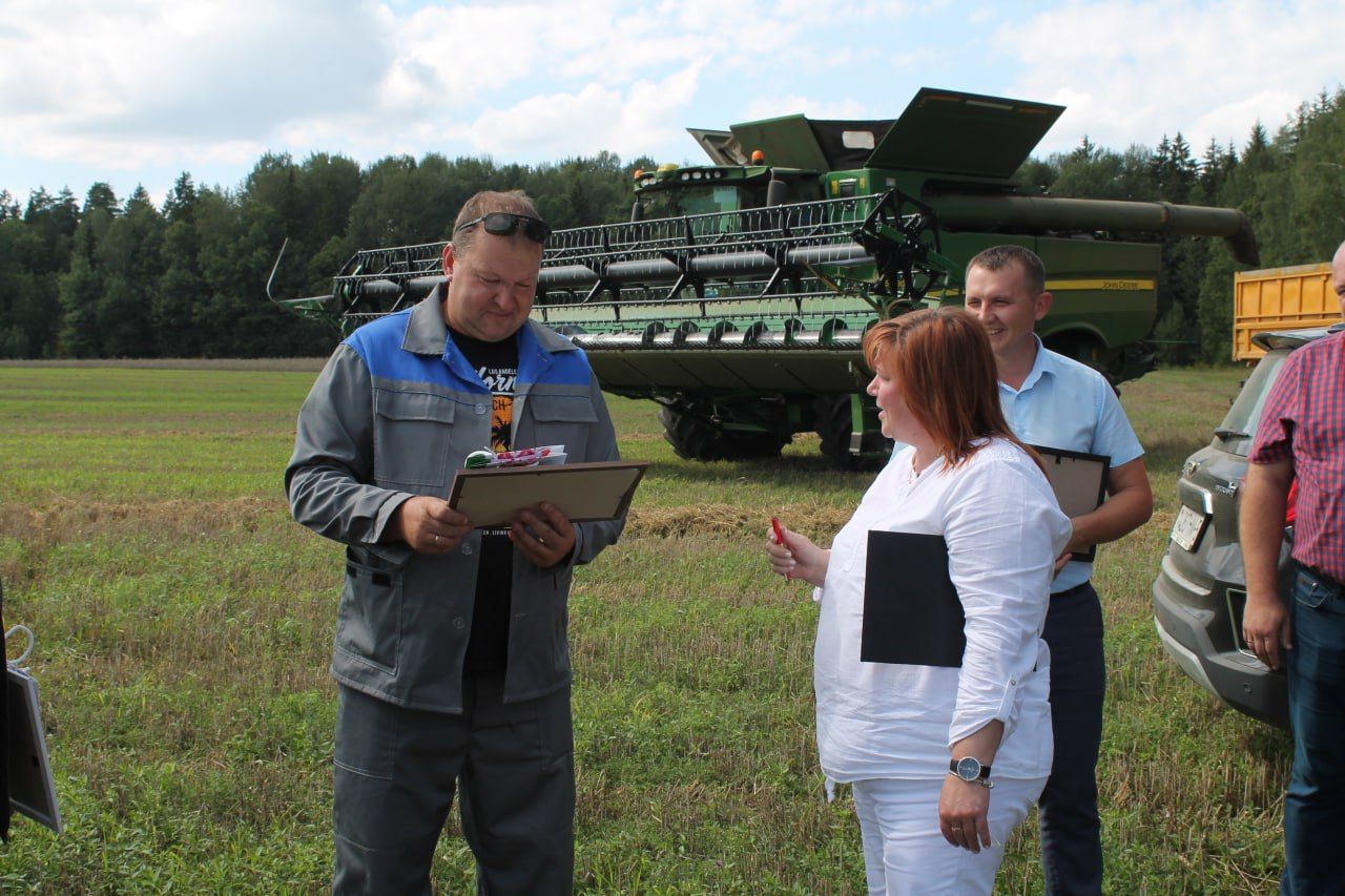 Смолевичская районная гимназия. Военкомат смолевичи. Конкурс пахарей. Новости смолевичи. Механизаторы.