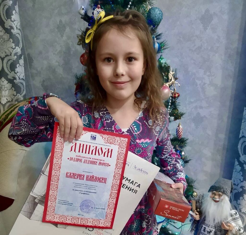 Юные художники из Смолевичей победили в конкурсе «Подарок Дедушке Морозу»