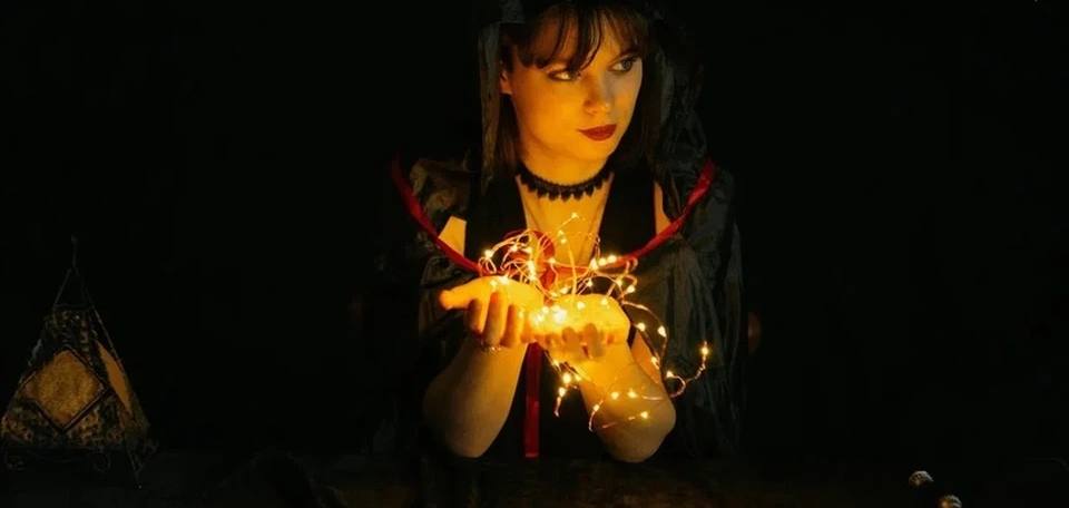 Гороскоп на день: 26 декабря Козероги наладят отношения, Девы с головой уйдут в работу