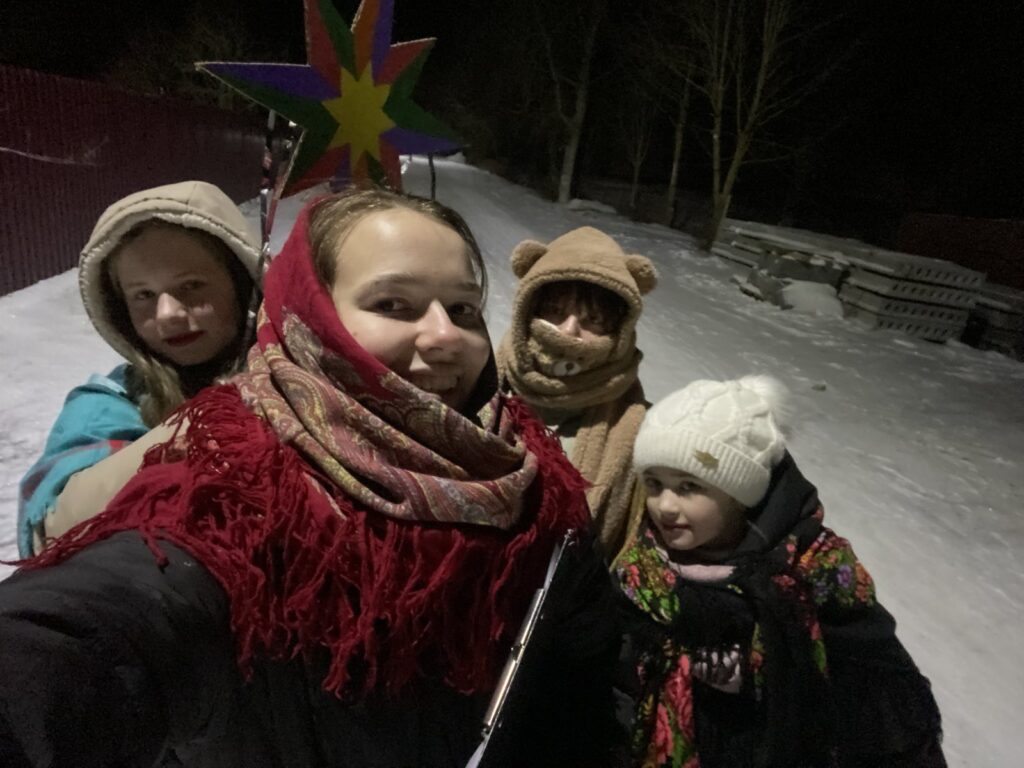 Как ребята из театрального кружка «Свет и тень» при Алесинском сельском клубе колядовать ходили