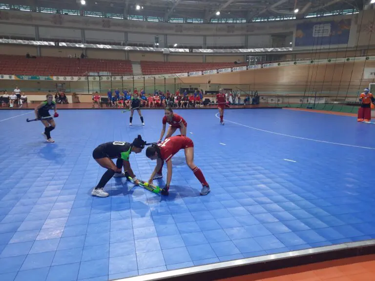 «Виктория» вышла в 1/2 финала чемпионата страны по индорхоккею, но лишила этого права свою вторую команду