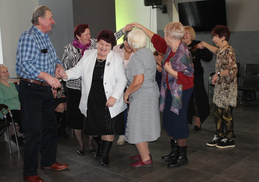 Акция «От всей души»: в Смолевичах прошел бал для пожилых людей