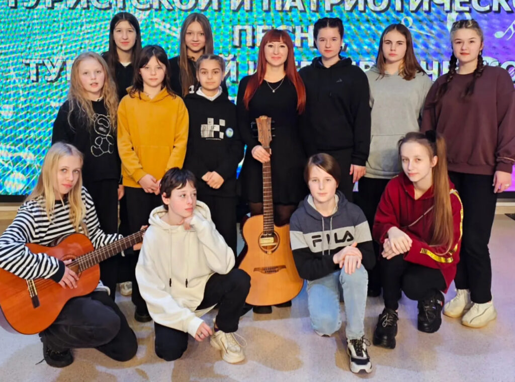 Ученики Курковской школы лучше всех поют туристские песни