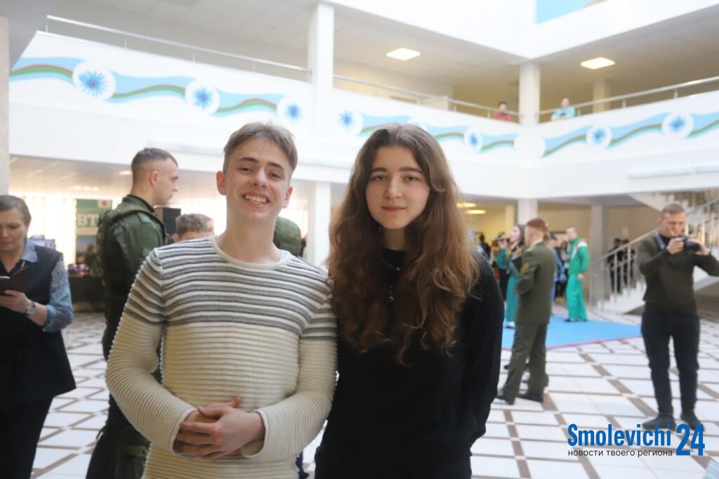 Знакомимся с зеленоборскими школьниками и узнаем, кто из них выберет военное дело. Спойлер: не мальчики