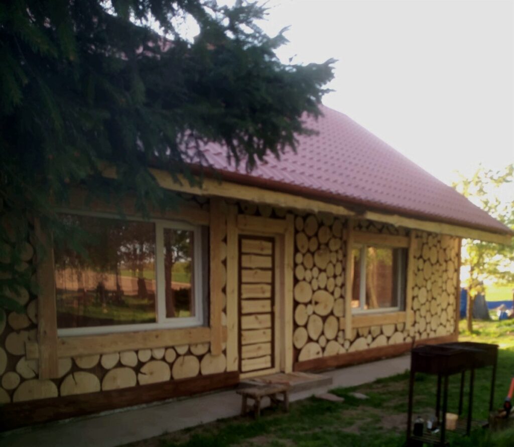 Жительница Слободы приручила дерево