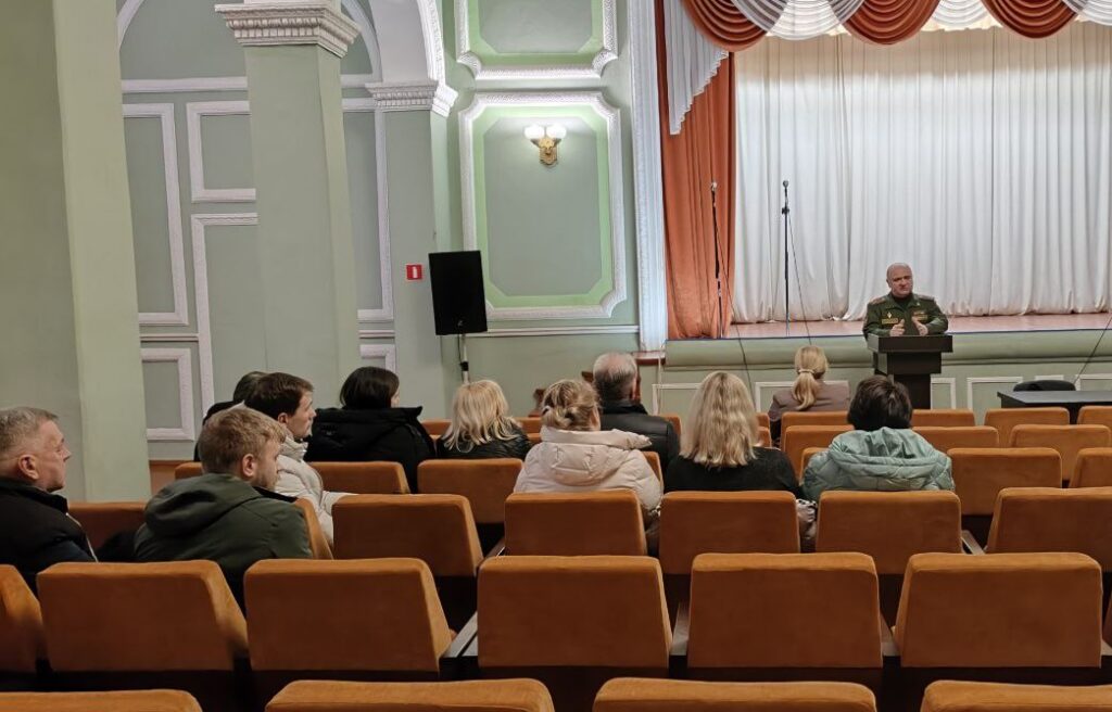 «Ни одно обращение не останется без внимания». Кандидат в депутаты Юрий Марецкий провел встречу в поселке Усяж