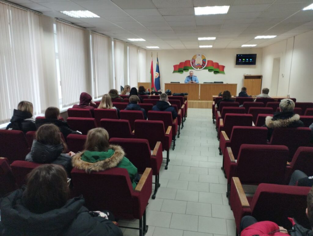 Школьники района сходили на экскурсию в РОВД