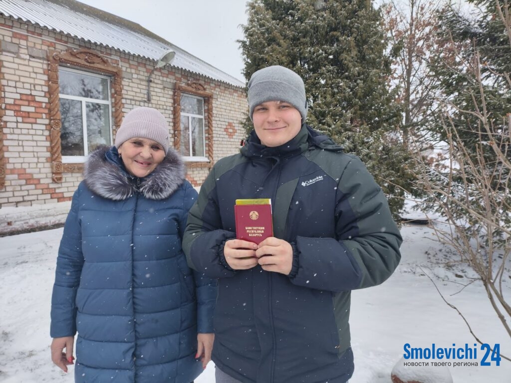 «Кого поддержать, решила давно, поэтому галочку ставила уверенно». Как проходит досрочное голосование в Жажелке