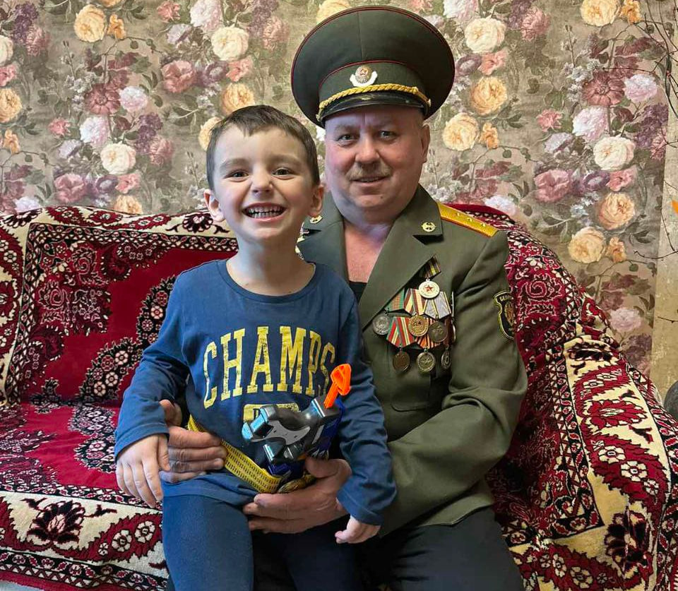 «А ведь раньше, если не служил, девчата даже не смотрели в твою сторону». Что пожелал молодым людям бывший военнослужащий?