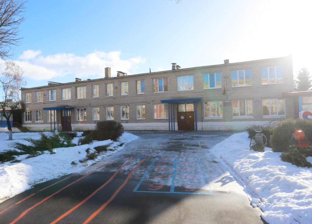 Островок безопасности, белорусская хатка и своя метеостанция. Посмотрели, как живет детсада №2