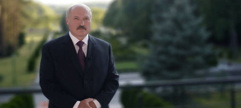Президент Беларуси Александр Лукашенко поздравил соотечественников с Днем Конституции