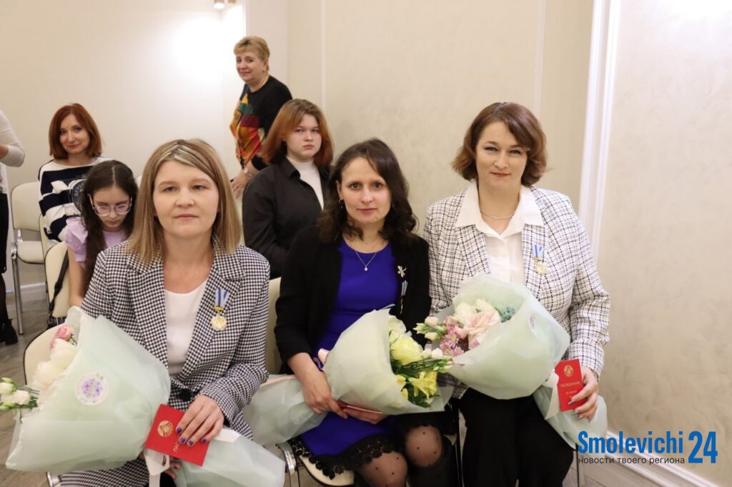 «Я третья в семье получаю орден Матери». Побывали на церемонии вручения наград