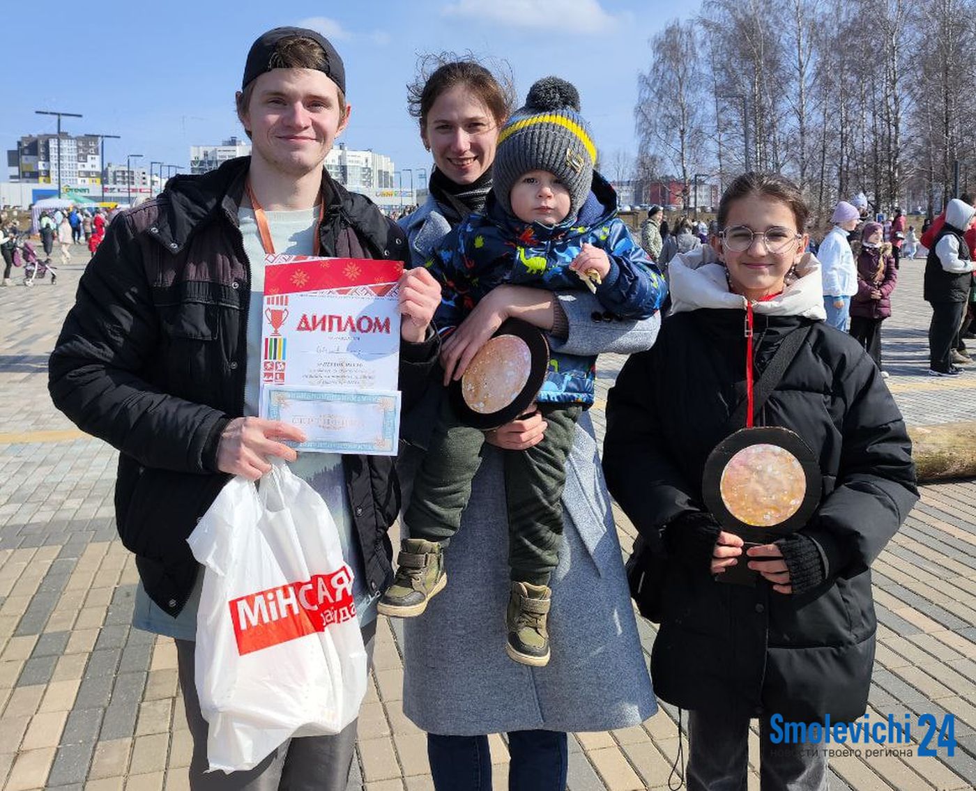 Сковородку в руки и вперед! Впервые в городе прошел необычный масленичный забег