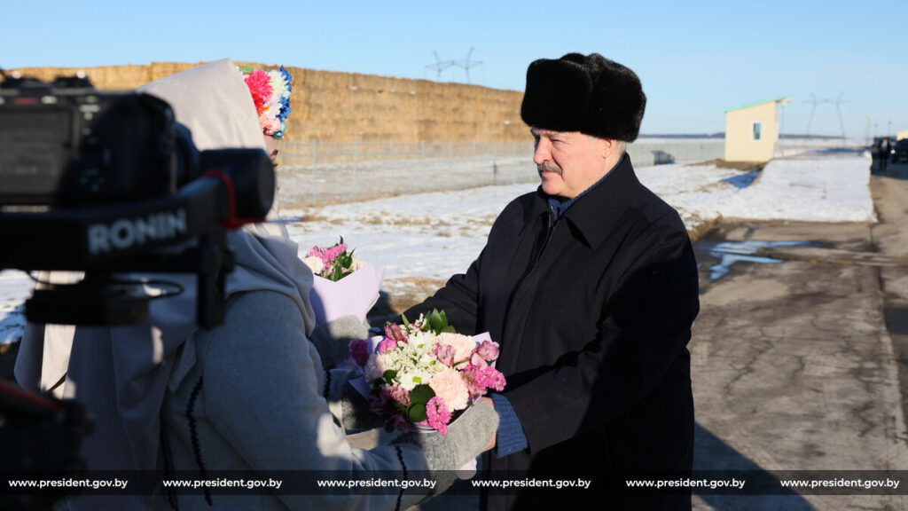 Александр Лукашенко с рабочим визитом прибыл в Смолевичский район