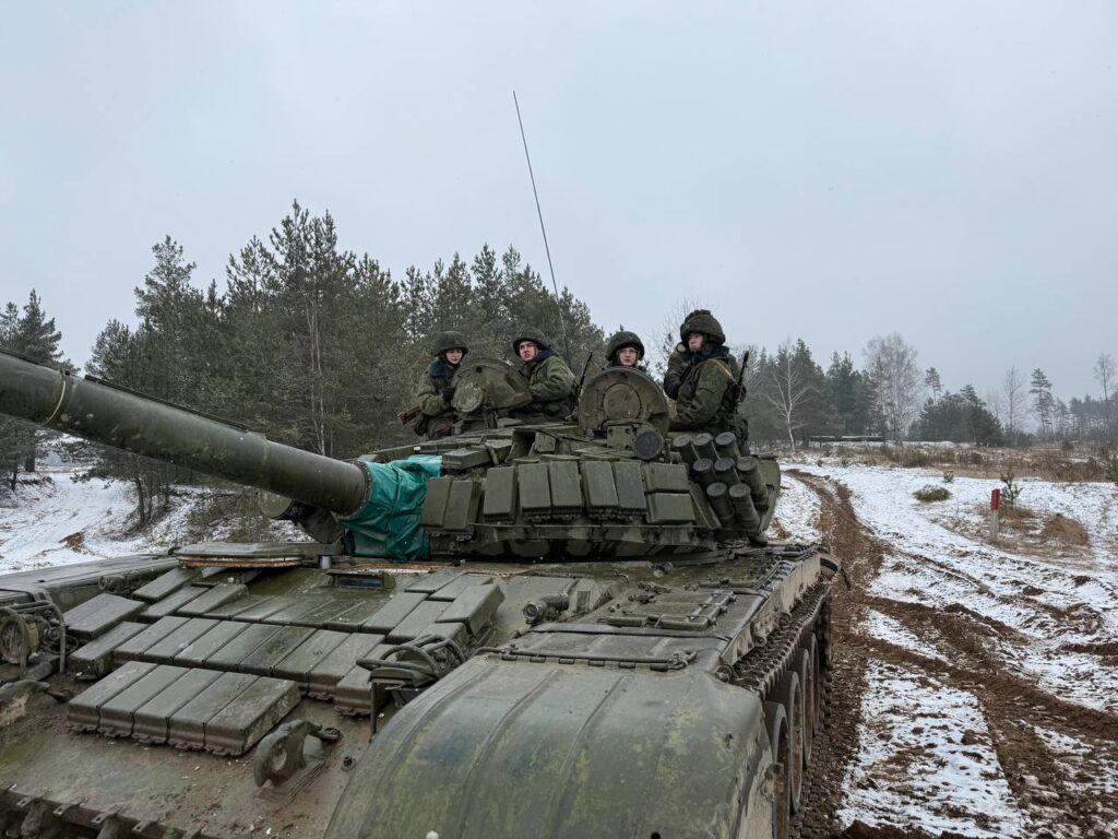 Команда 5-й городской школы вышла в полуфинал военно-патриотического турнира «Вызов». Пообщались с участниками