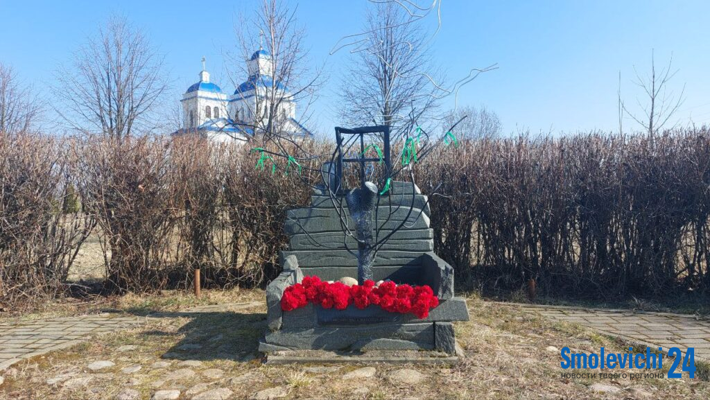 Мы помним… День памяти сожженных деревень прошел у мемориального знака