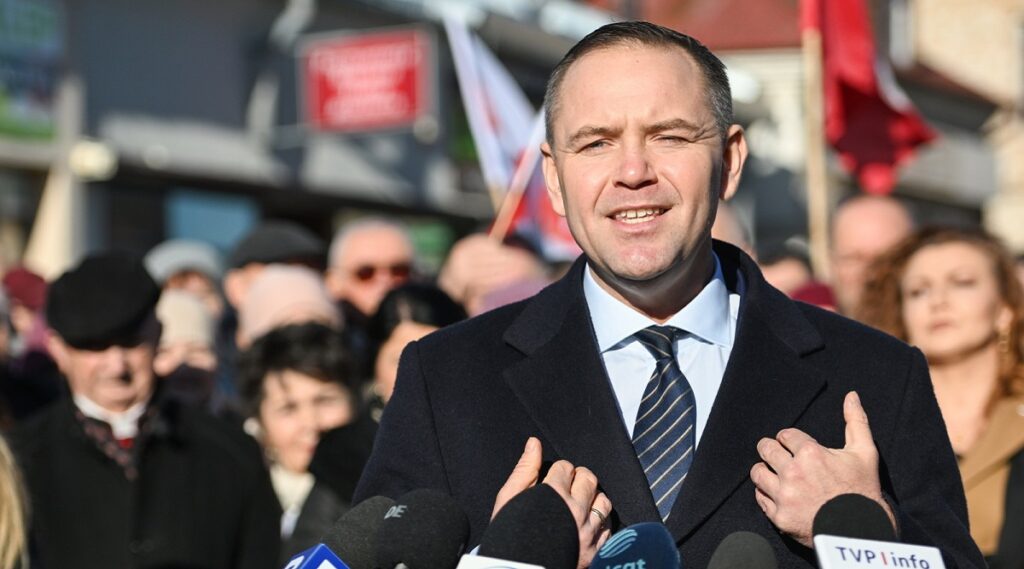 Скандал в Польше: кандидата в президенты обвинили в содействии проституции