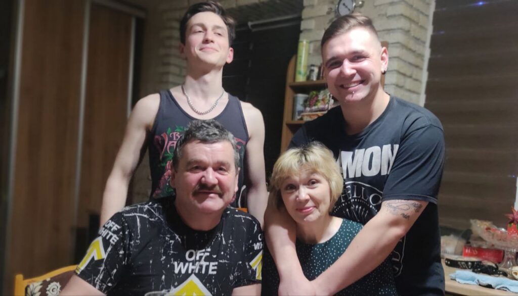 Мама, папа и три богатыря. О семейном счастье рассказала семья из Зеленого Бора