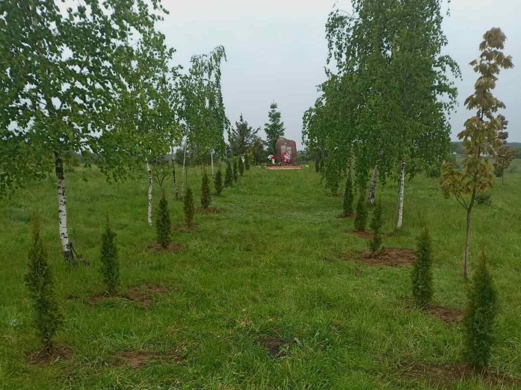 Краше, уютнее, зеленее. В Смолевичском районе продолжаются субботники по благоустройству