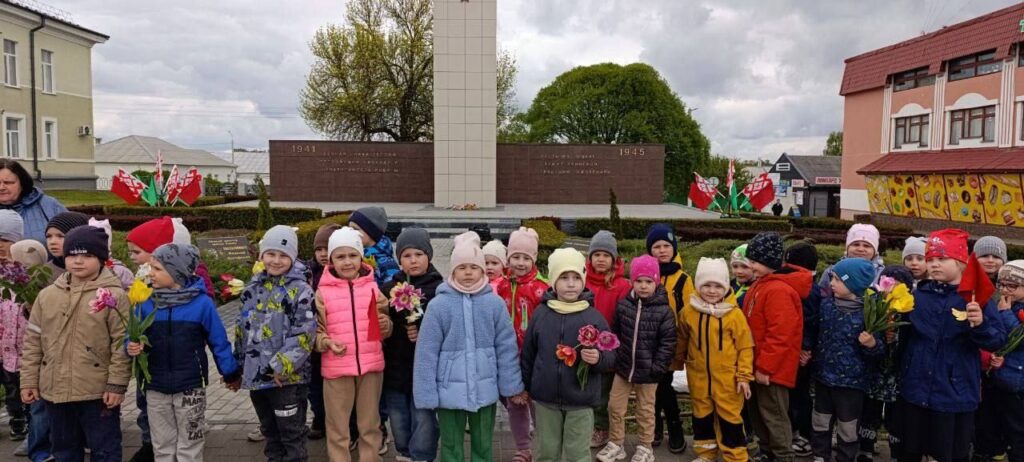Пусть спокойно проходят года, пусть не будет войны никогда! Малыши празднуют День Победы