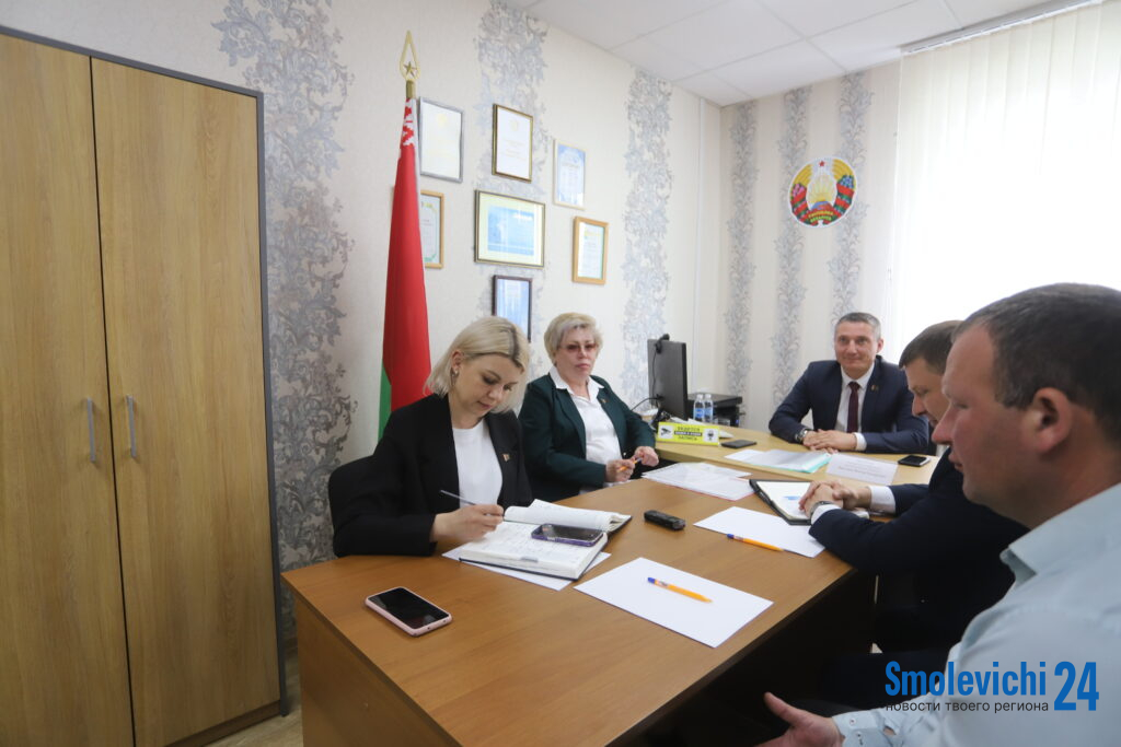 Тропа здоровья, дороги и работа автолавки-какие вопросы поднимались на приеме у председателя