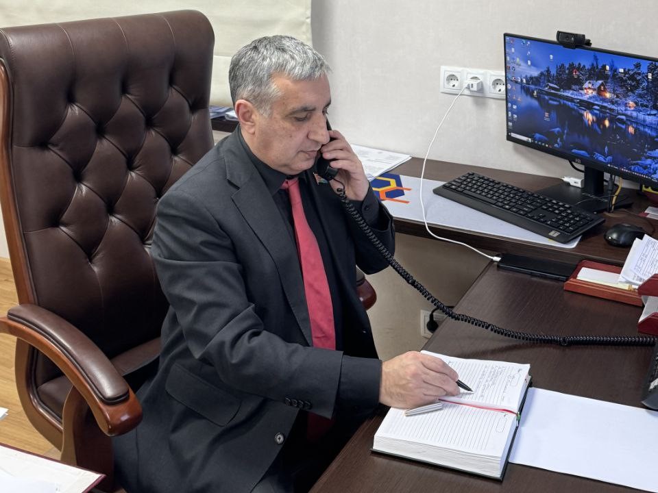 Член Совета Республики проведет прямую телефонную линию