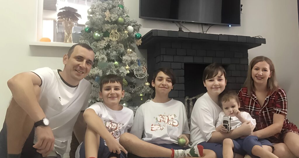 «У нас будет футбольная команда!». Смолевичские родители поделились секретом воспитания 4-х сыновей