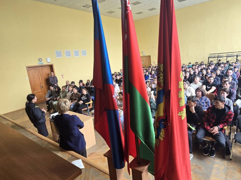 Смолевичским трудовым мигрантам рассказали о нормах ответственности