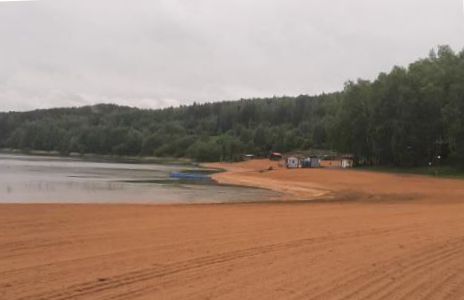 Пляж готов, а погода еще в пути. Заглянули на Дубровское водохранилище
