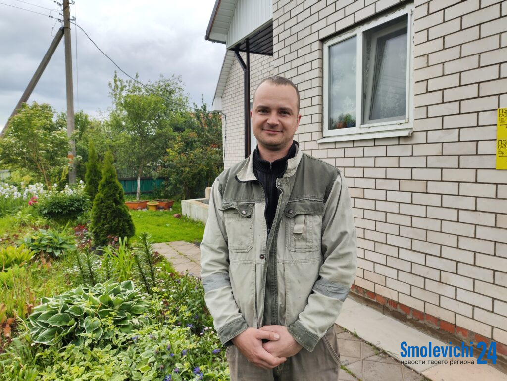 Огород, гараж и покос травы: чем занят городской парень в Узбарогах?