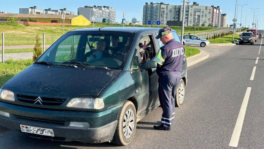 Пьяного водителя отстранили от управления, а машину отправили на штрафстоянку. Как Смолевичское ГАИ борется за безопасность