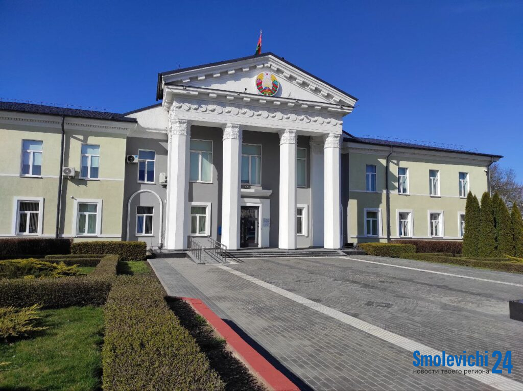 Руководство района поздравило юных жителей Смолевиччины
