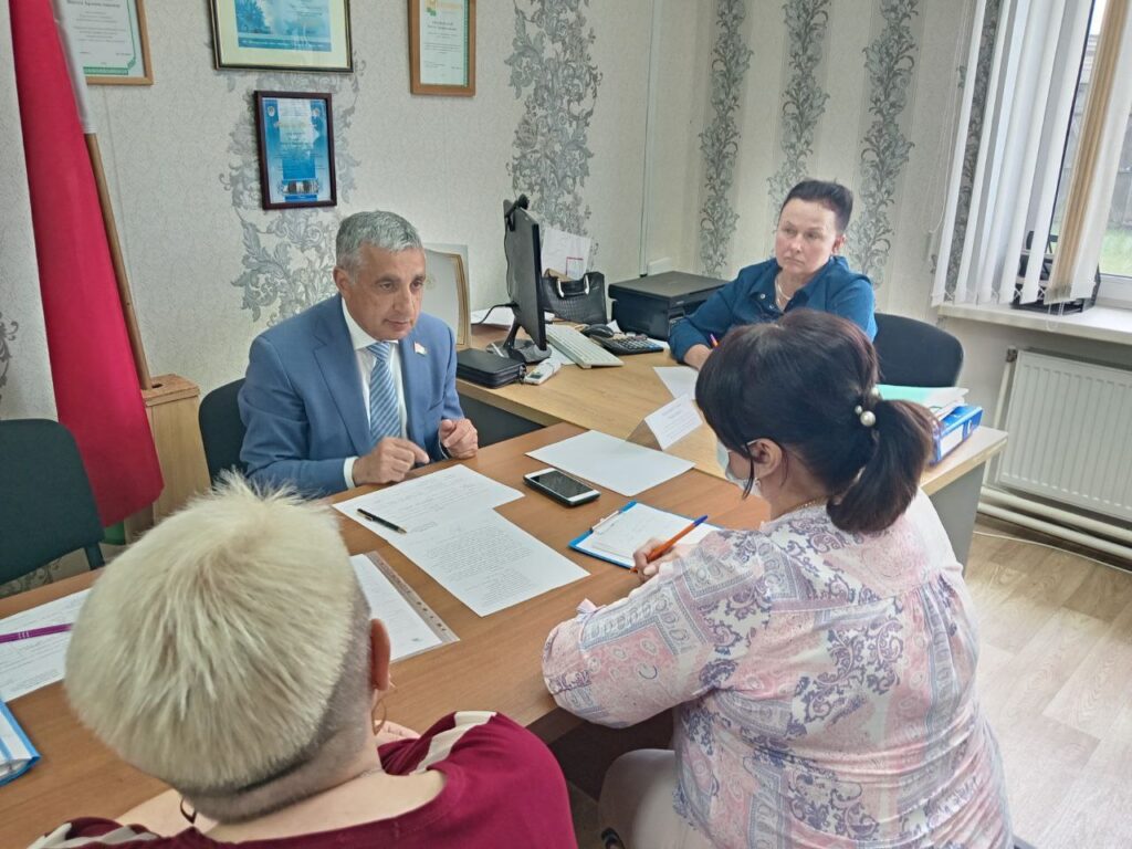 Сенатор Гарик Барсамян встретился с жителями Курганского сельсовета