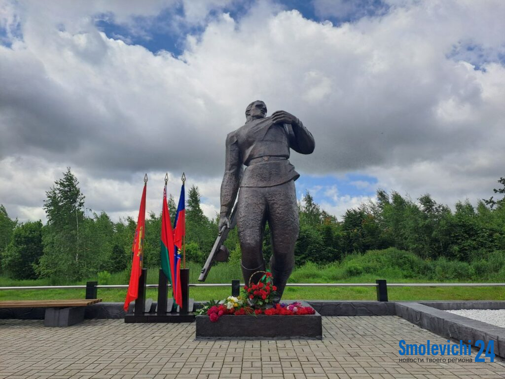«Носим майки с фотографией деда». В «Разгроме» собрались внуки и правнуки партизан