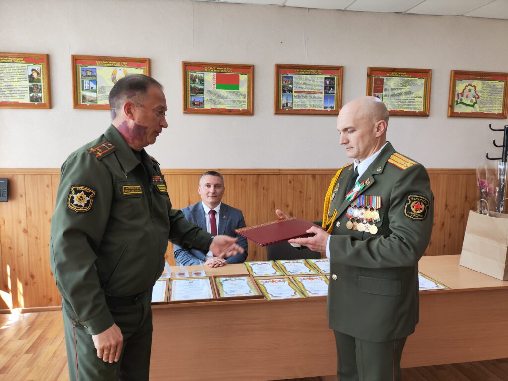 «Вы можете справиться с любой поставленной задачей!» Коллектив военкомата принимал поздравления