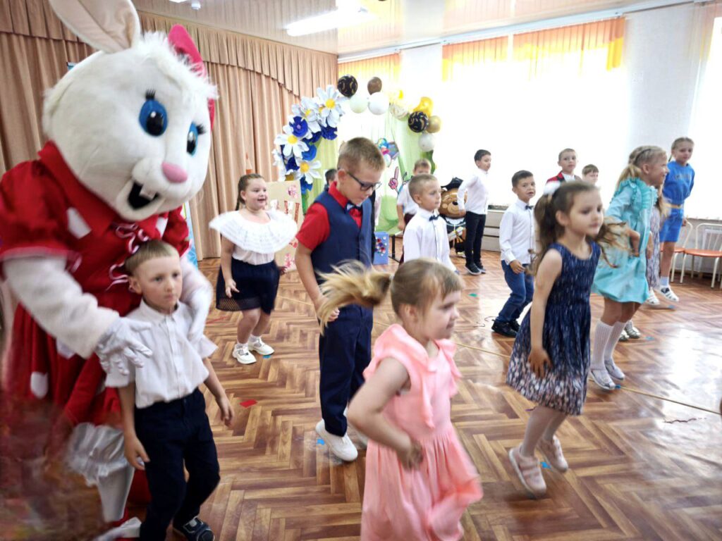 «В первый класс иду шестой раз!» Профсоюз образования поздравил будущих первоклассников и их родителей