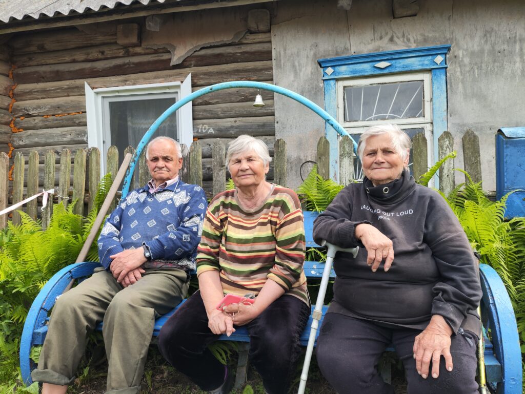 Летом приезжают, зимой скучают. Как проходят летние дни минчан в родительском доме