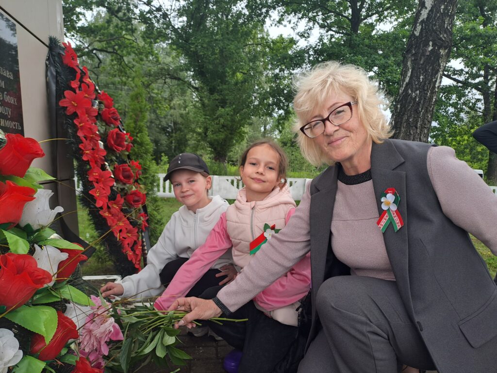 «Она везла мину в коляске, под подушечкой сына». Руководитель музея Кленнинской школы знает все об истории партизан «Разгрома»