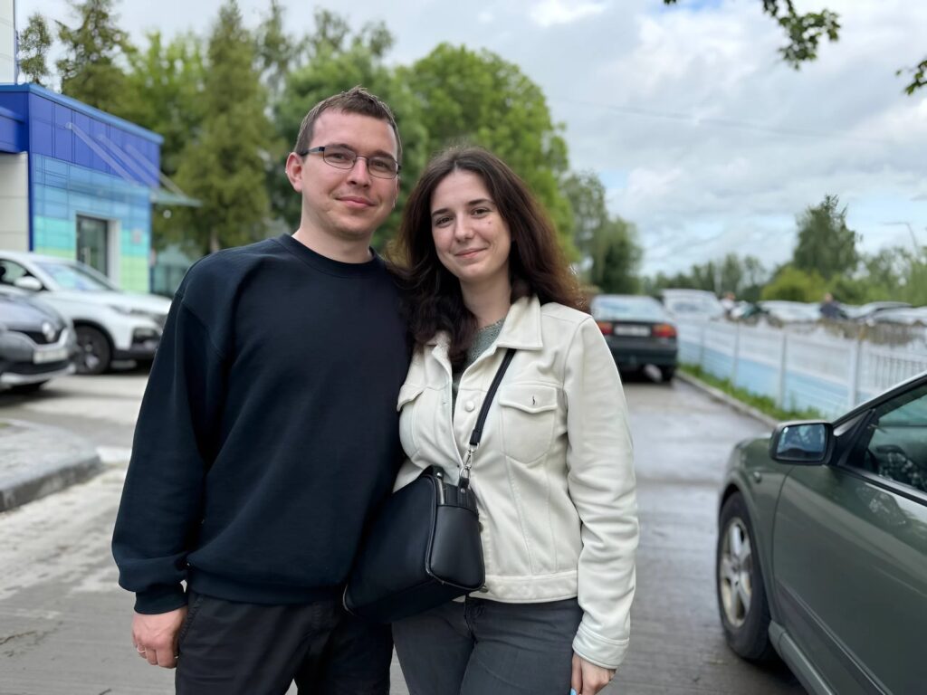 И на работу, и на отдых вместе. Молодая пара из поселка Октябрьский поделилась формулой семейного счастья