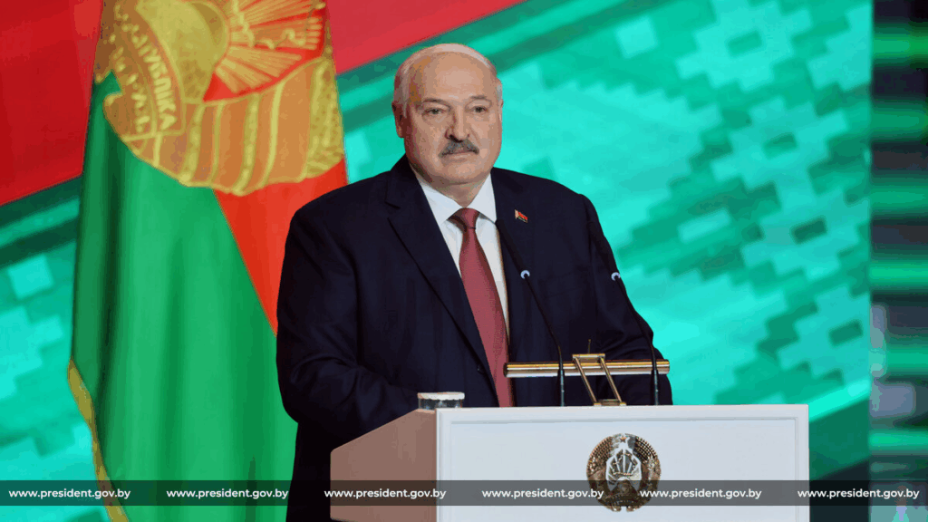 «Символ борьбы и веры в будущее»: Лукашенко поздравил белорусов с Днем Независимости