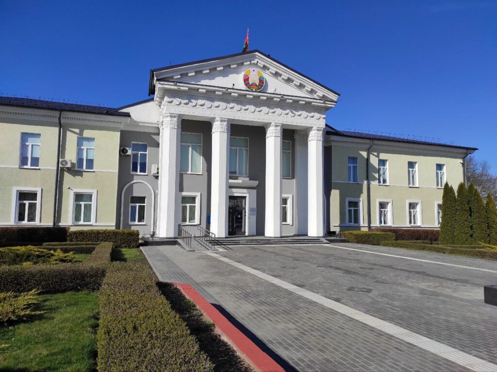 Руководство района поздравило смолевичан с Днем Республики