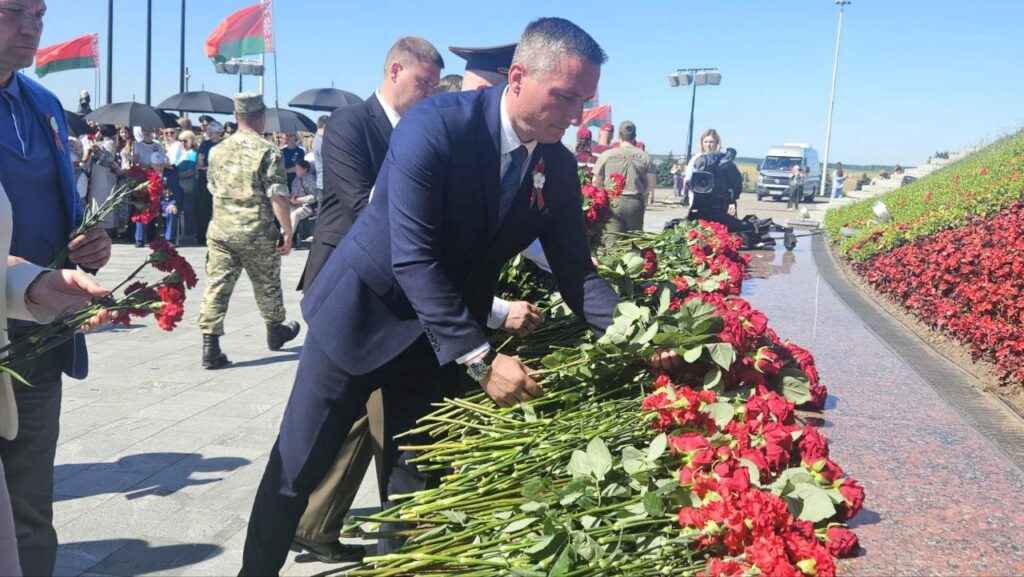 Смолевичане почтили память героев на Кургане Славы