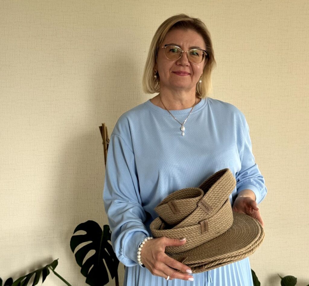 «Время для творчества есть всегда». Рассказываем о творчестве мамы-опекуна из Слободы