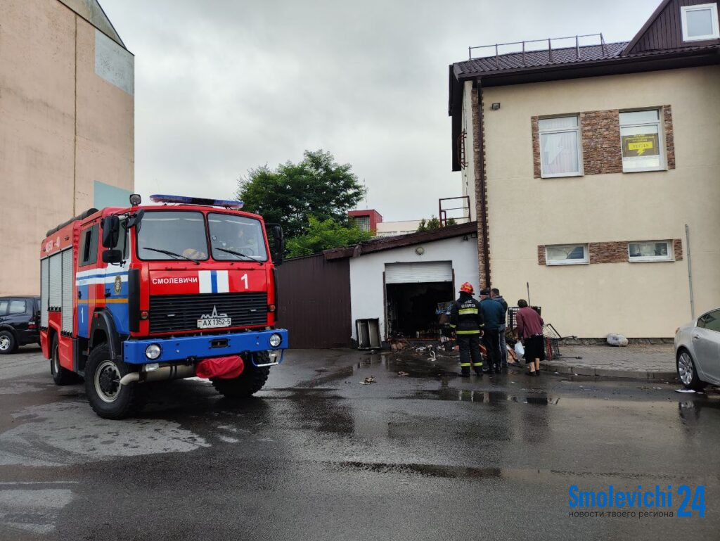 В Смолевичах загорелся склад «Евроопта»: пострадавших нет