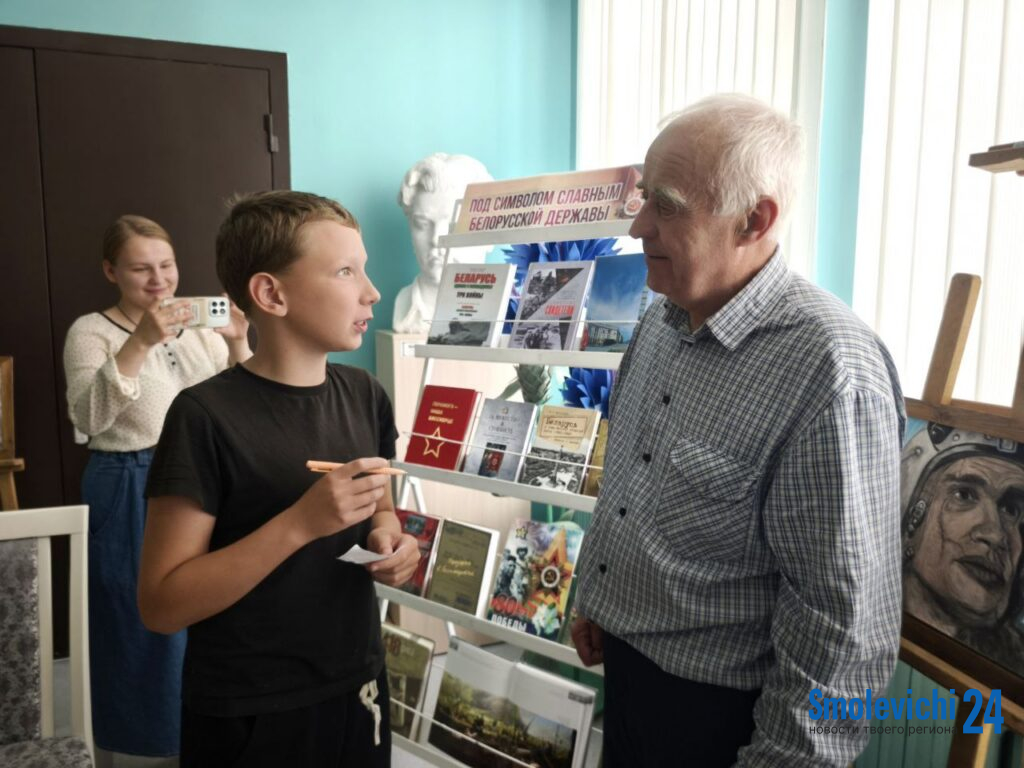 Портреты памяти: в Смолевичах открылась выставка художника Валерия Щурка
