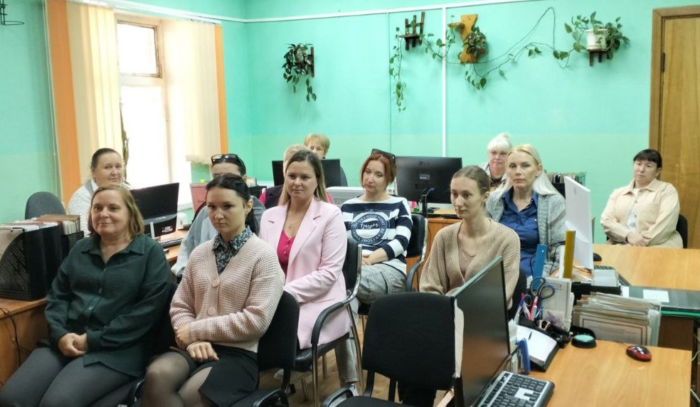 Об уроках прошлого и приоритетах настоящего говорили на встрече со специалистами соцсферы