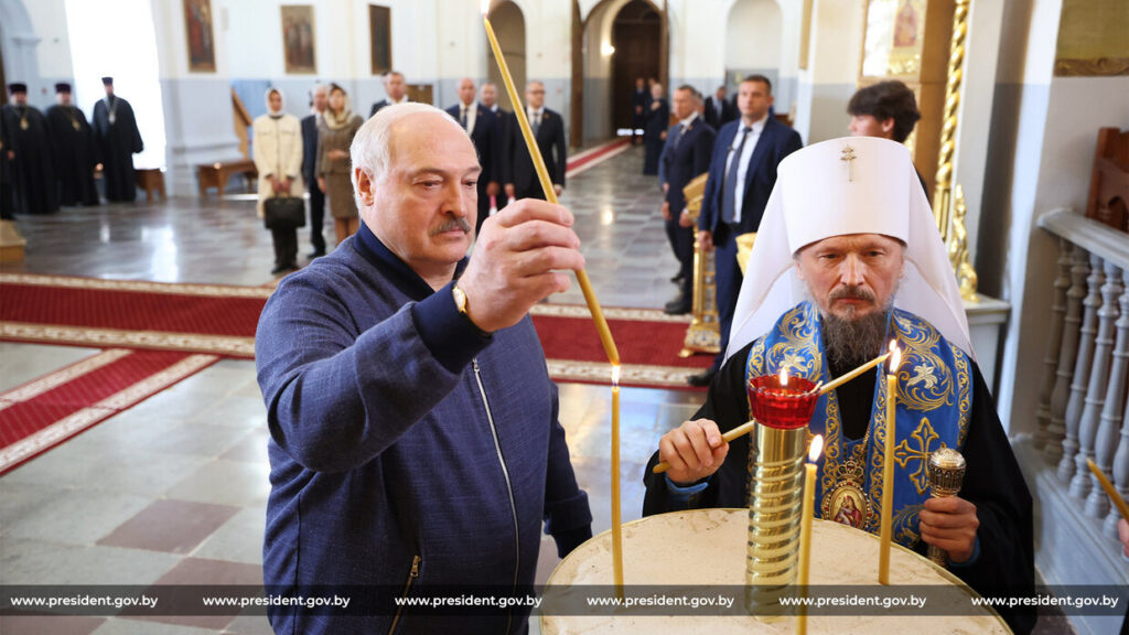Лукашенко сказал о поведении молодежи в церкви во время монастыринга