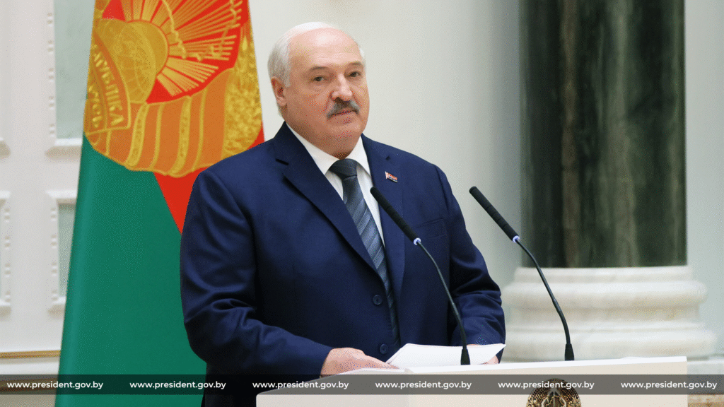 Президент поздравил белорусов с Днем народного единства