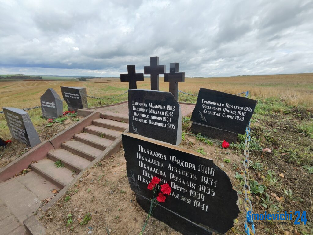Молитва в Антопольском. Смолевичане почтили память жителей сожженного в годы войны поселка