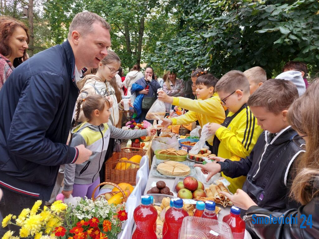 Осенняя Богатуха: как прошла ярмарка в Озерицкослободской школе